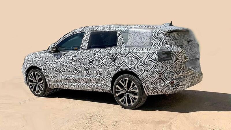 Renault Austral Spy photo: arriva la sette posti