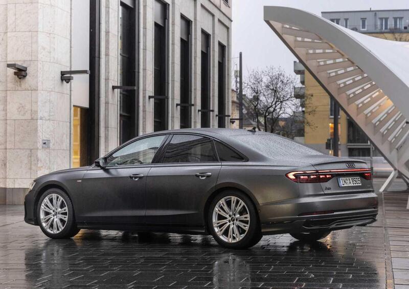 Audi A8 (10)