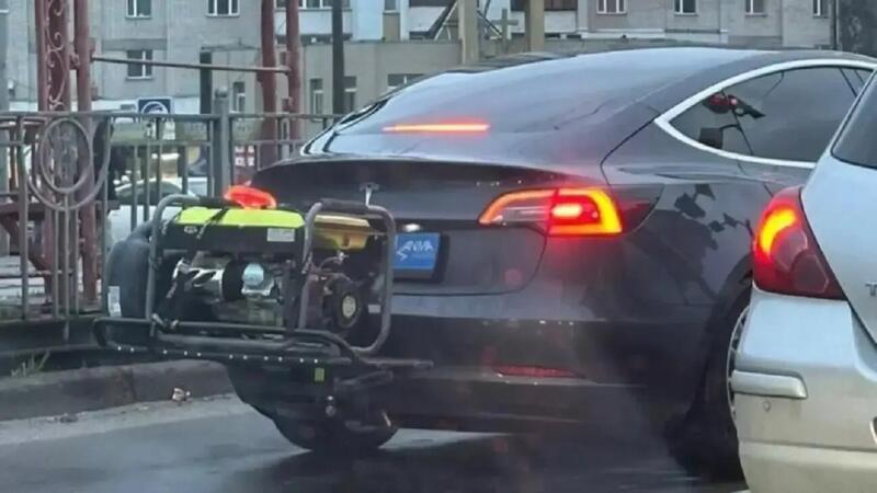 Ucraina: Tesla avvistata con generatore diesel 