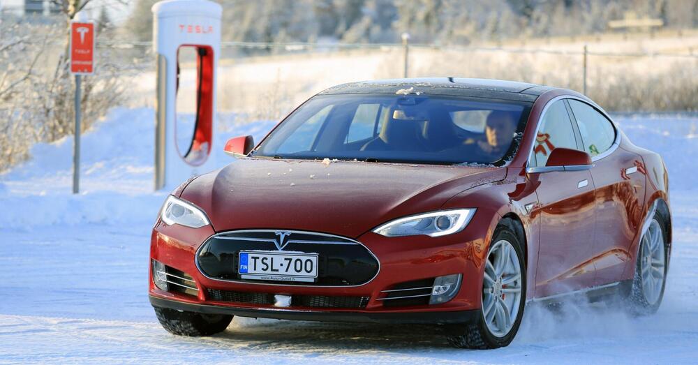 Multa milionaria per Tesla: ecco cosa le viene contestato riguardo all&rsquo;autonomia
