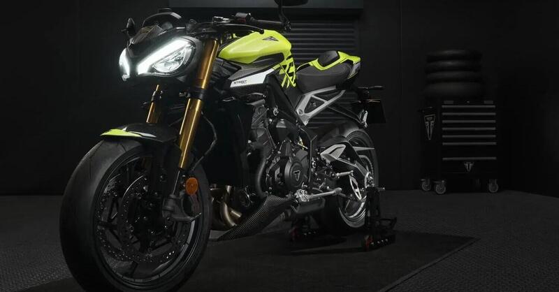 Triumph, nuovi listini 2023: c&#039;&egrave; anche il prezzo della nuova Street Triple Moto2 Edition