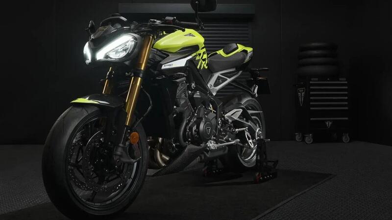 Triumph, nuovi listini 2023: c&#039;&egrave; anche il prezzo della nuova Street Triple Moto2 Edition