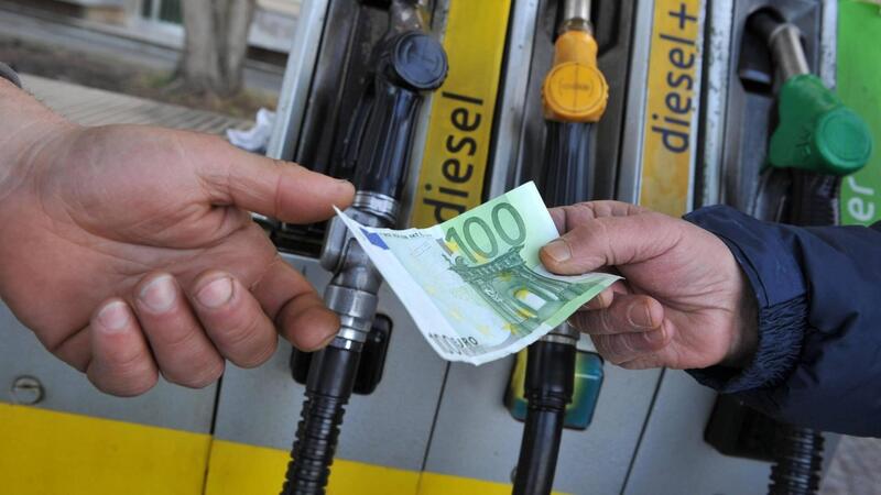 Rincaro carburanti: confermato sciopero il 25 e 26 gennaio