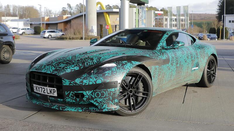 Nuova Aston Martin DB12, ecco le foto spia