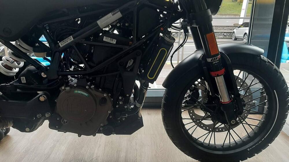 Husqvarna Svartpilen 401 (2021 - 23) (3)