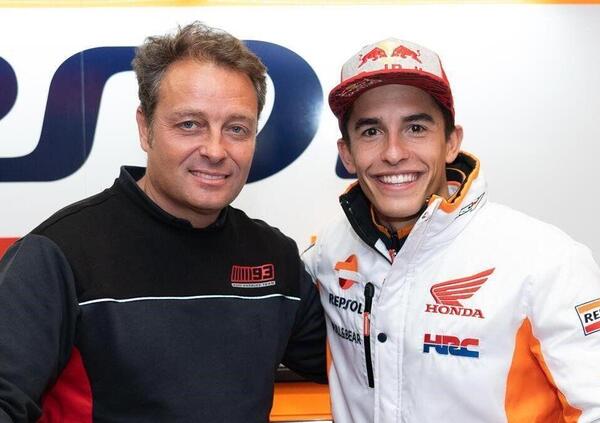 Marc Marquez e Emilio Alzamora si sono detti addio a causa di Honda: la verit&agrave; svelata da Carlo Pernat