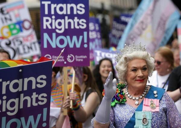 La legge sul cambio di genere (sessuale) manda in tilt femministe pro trans e contro. Perch&eacute; non si pongono una domanda&hellip;