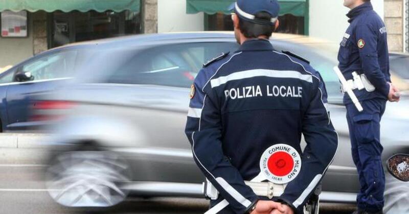 Capo della Polizia Locale arrestato: accusato di verbali falsi e ricatto a motociclisti