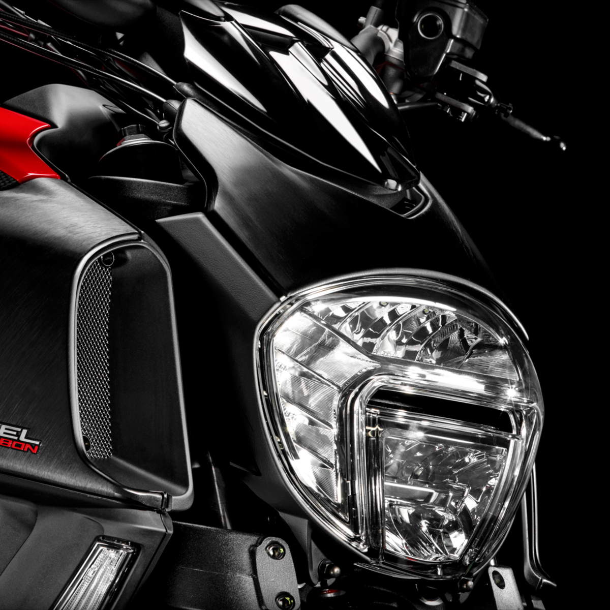 Ducati Diavel 1200 Carbon (2014 - 16)