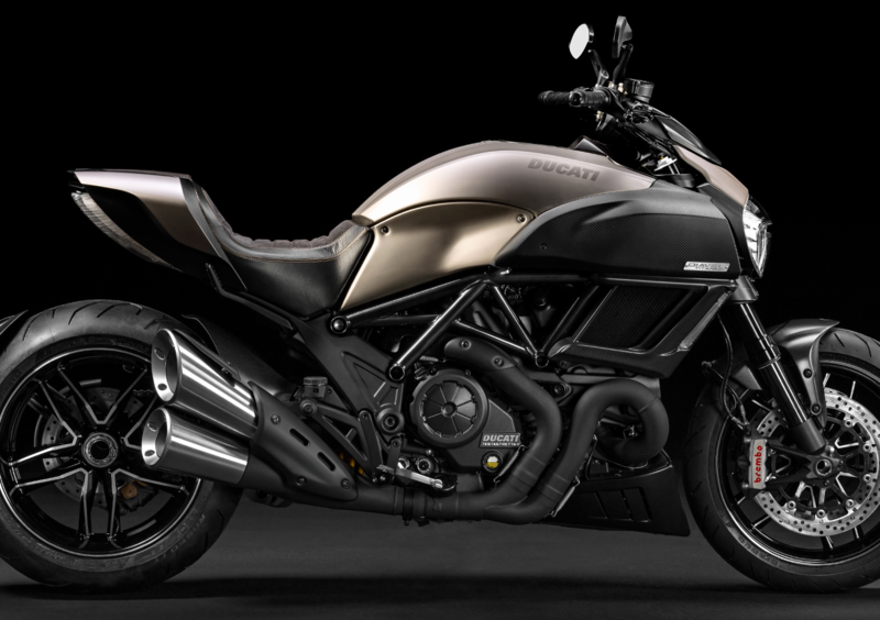 Ducati Diavel 1200 Diavel 1200 Titanium (2015) (3)