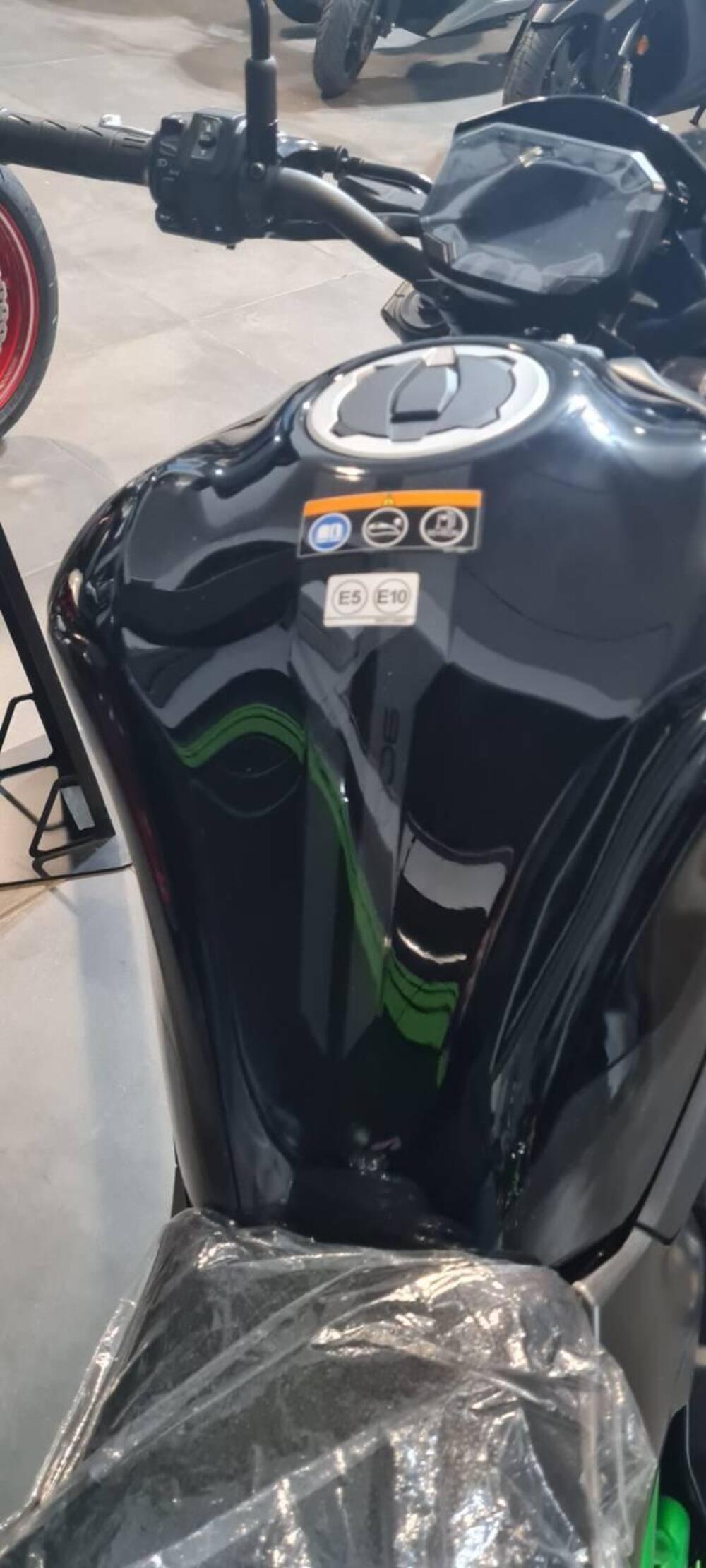 Kawasaki Z 900 (2021 - 24) (4)