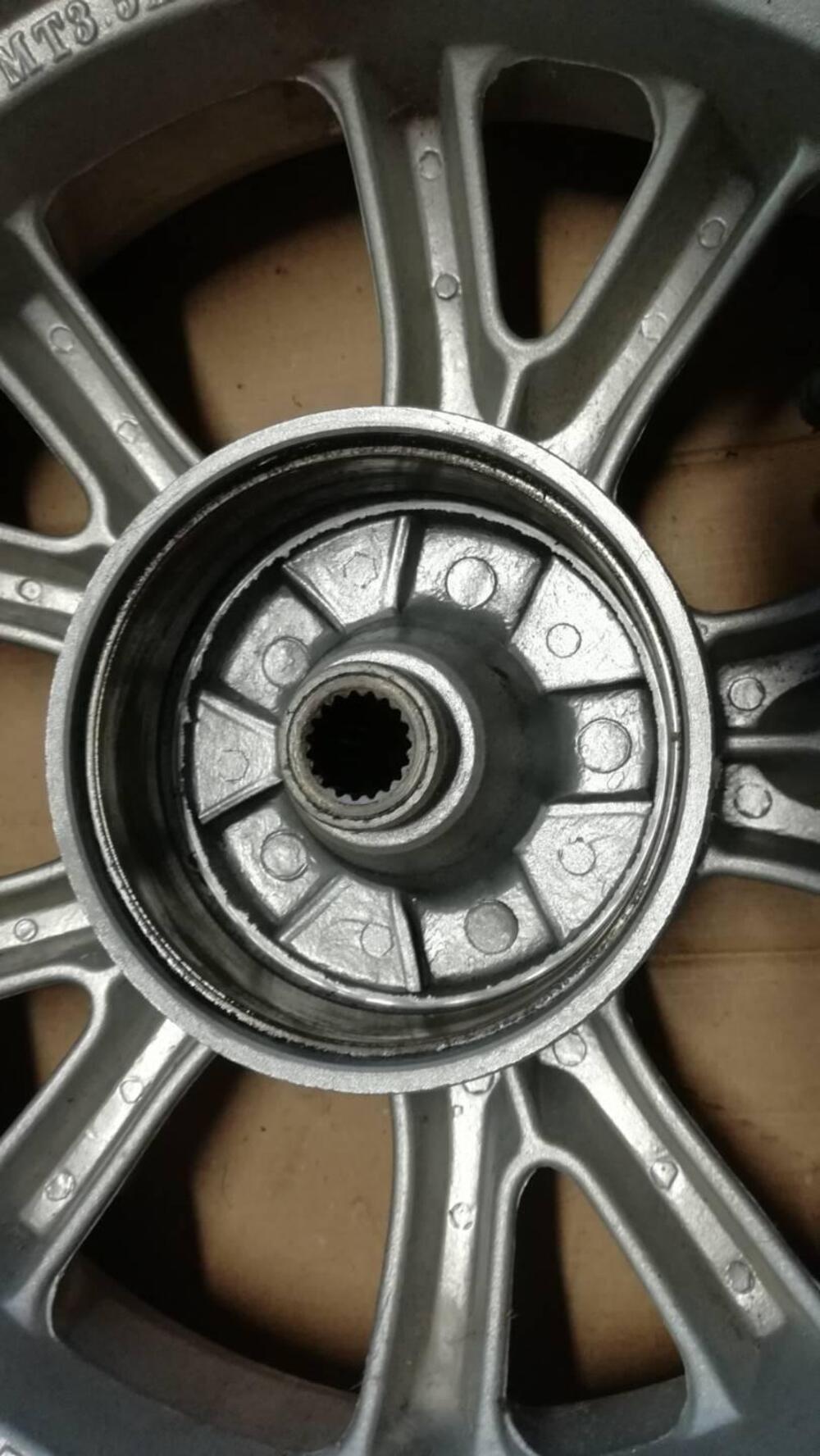 Ruota posteriore MT 3.5x12 tubelesse Garelli Tiess (2)