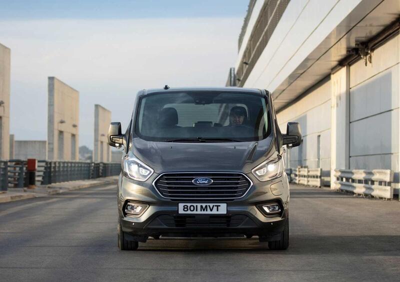 Ford Tourneo Custom (2)