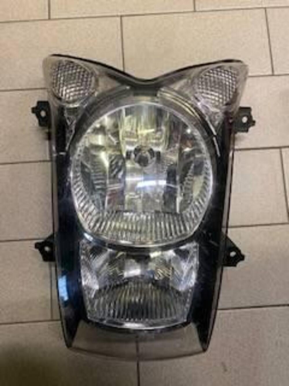 fanale anteriore Kawasaki ER650-dbf bianco 3500401