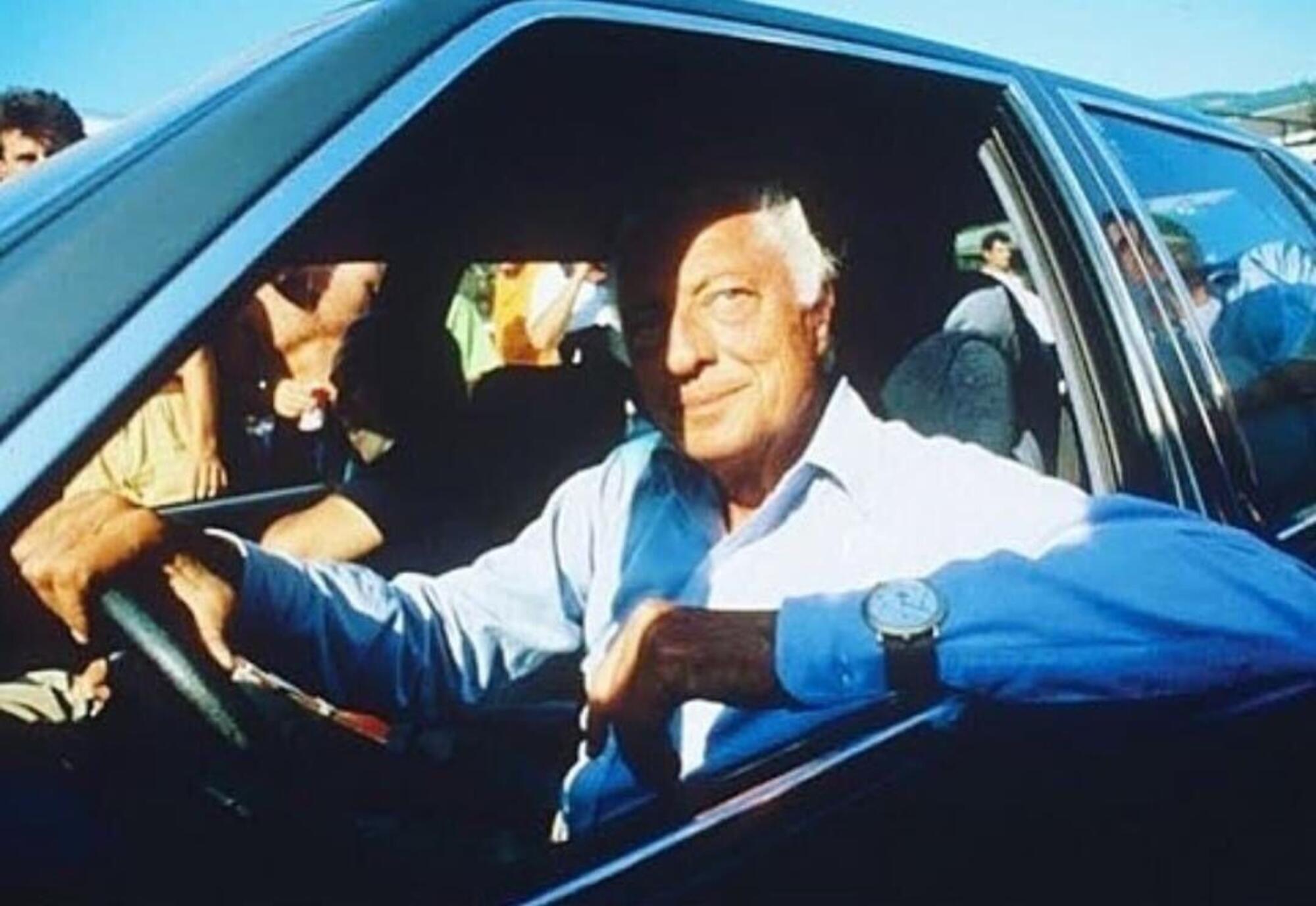 Gianni Agnelli alla guida della Lancia Prisma