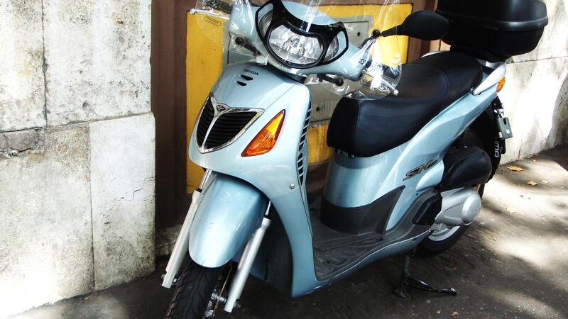 Il ladro in fissa con gli SH Honda: ne rubava 4 alla volta 