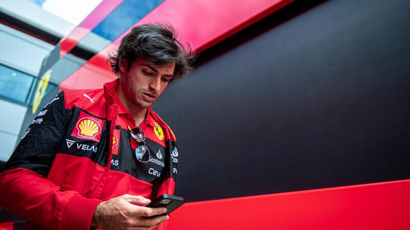 F1. Sainz in pista a Fiorano con la Ferrari SF21. Perch&eacute; si usano auto vecchie per questi test?