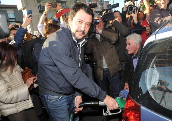 Salvini e lo stop alle auto non elettriche: &ldquo;Dopo il Qatargate non vorrei un Cinagate&rdquo;. E attacca l&#039;ambientalismo: &ldquo;Ideologia folle...&rdquo;