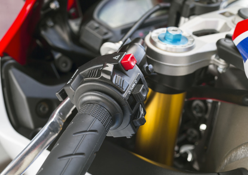 Honda CBR 1000 RR CBR 1000 RR Fireblade SP (2014 - 16) (18)