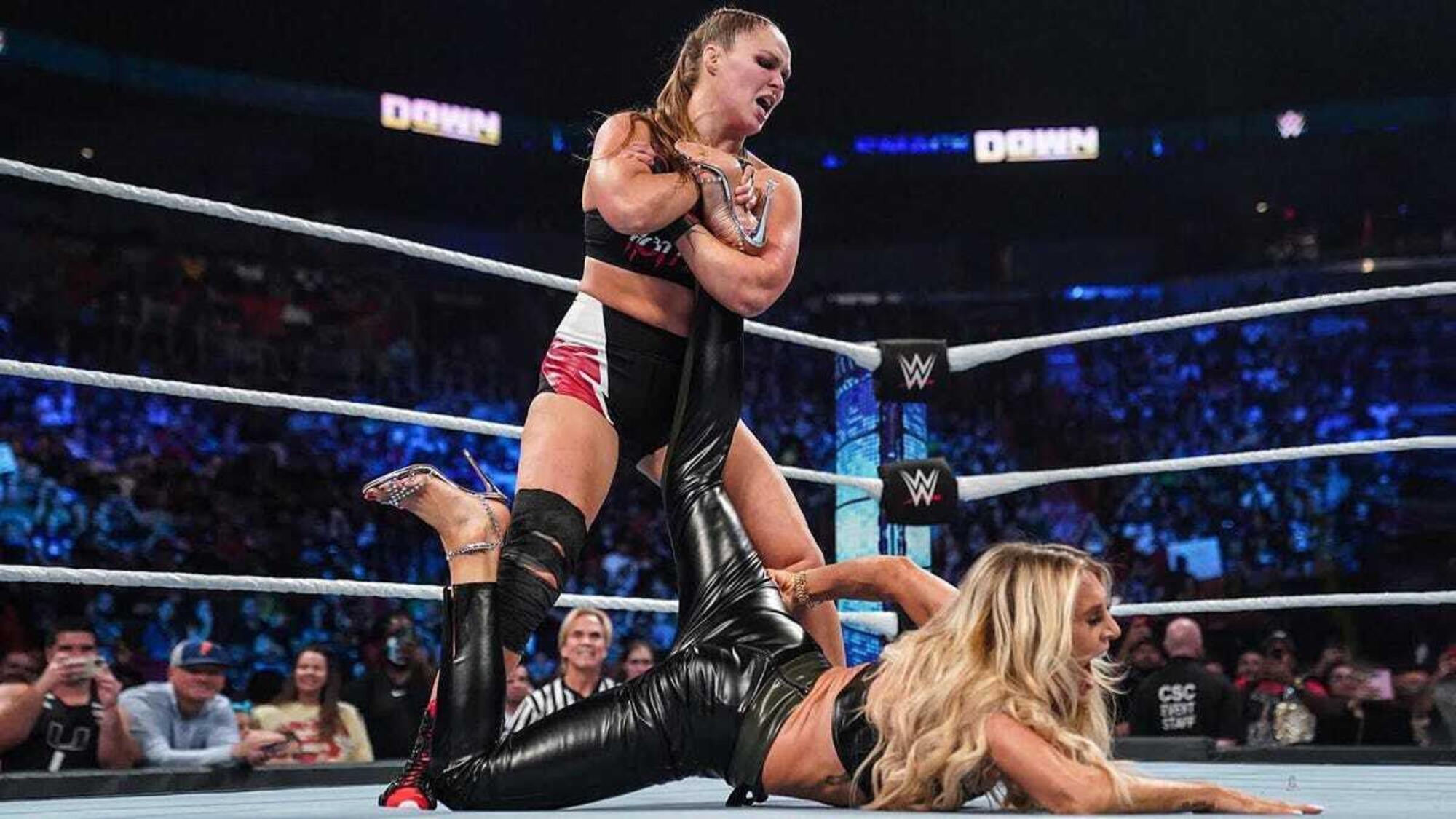 Ronda Rousey e Charlotte Flair