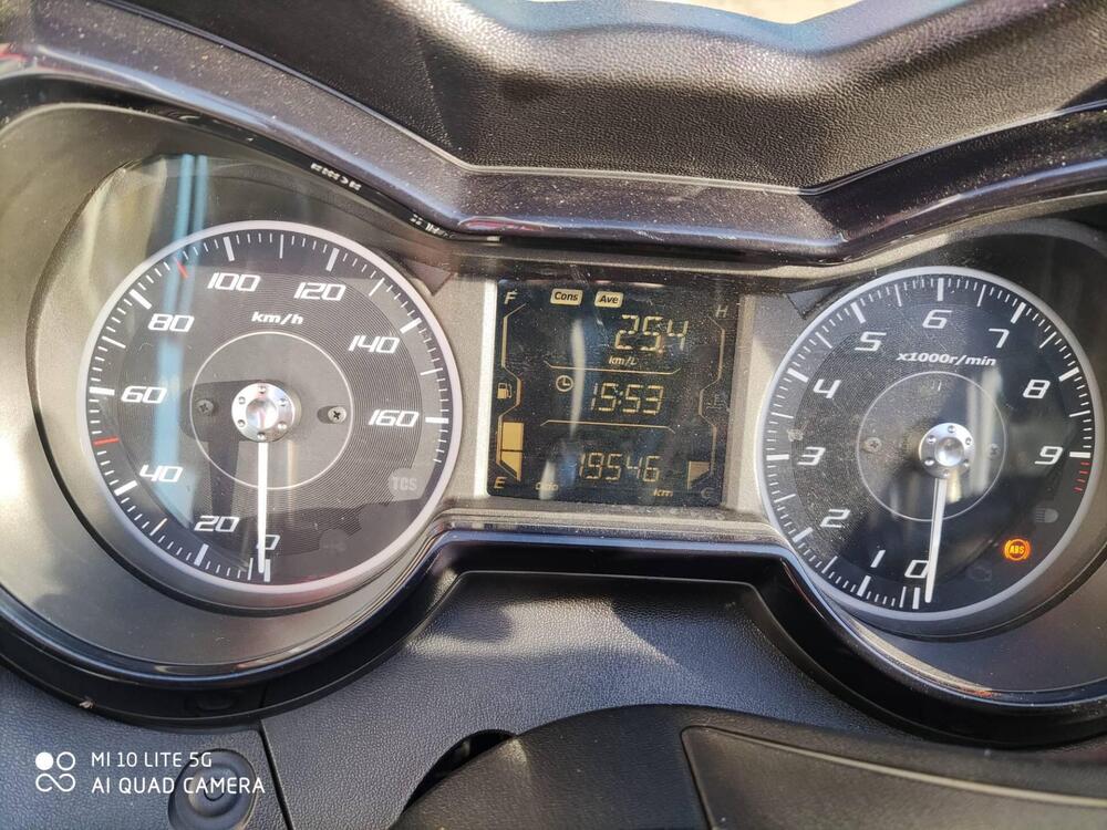 Yamaha X-Max 300 Tech Max (2020) (2)