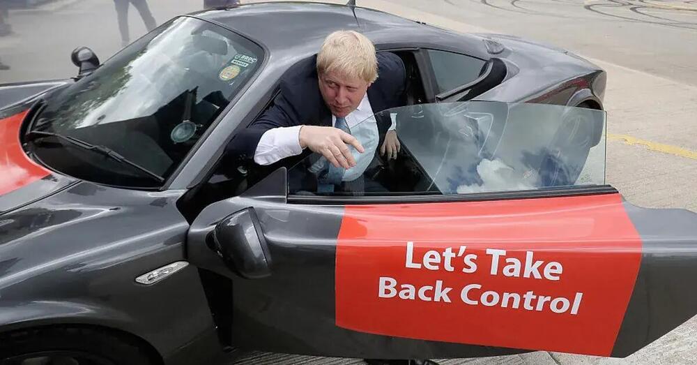 Da pessimo recensore di auto a 7 milioni per un libro, la triste (ma ricca) parabola di Boris Johnson