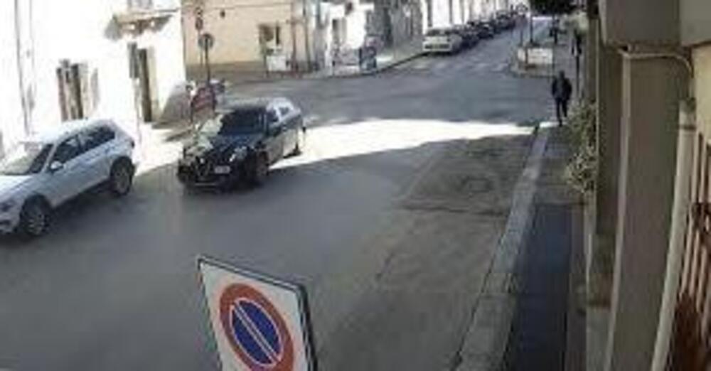 Matteo Messina Denaro tranquillamente in auto per le strade del paese, il video delle telecamere di sorveglianza