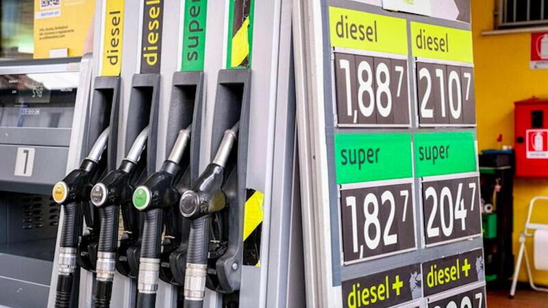 Caro carburanti. A gennaio quattro impianti su dieci fuori regola