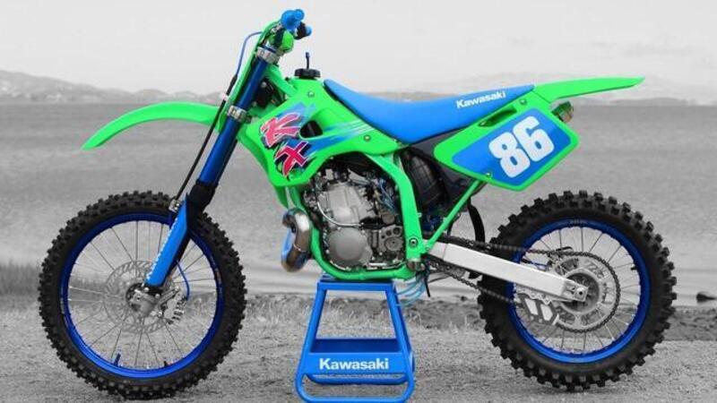 Il restauro della Kawasaki KX 250 del 1995: un video che &egrave; pure passione