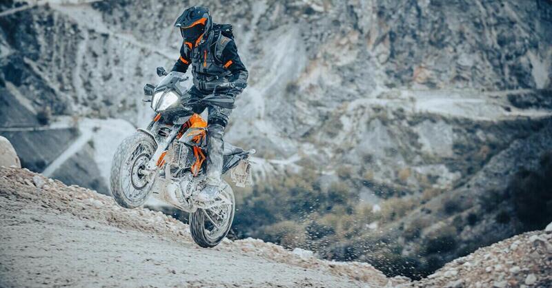 Arriva la versione 2023 della KTM Adventure 390: ecco come cambia [GALLERY]