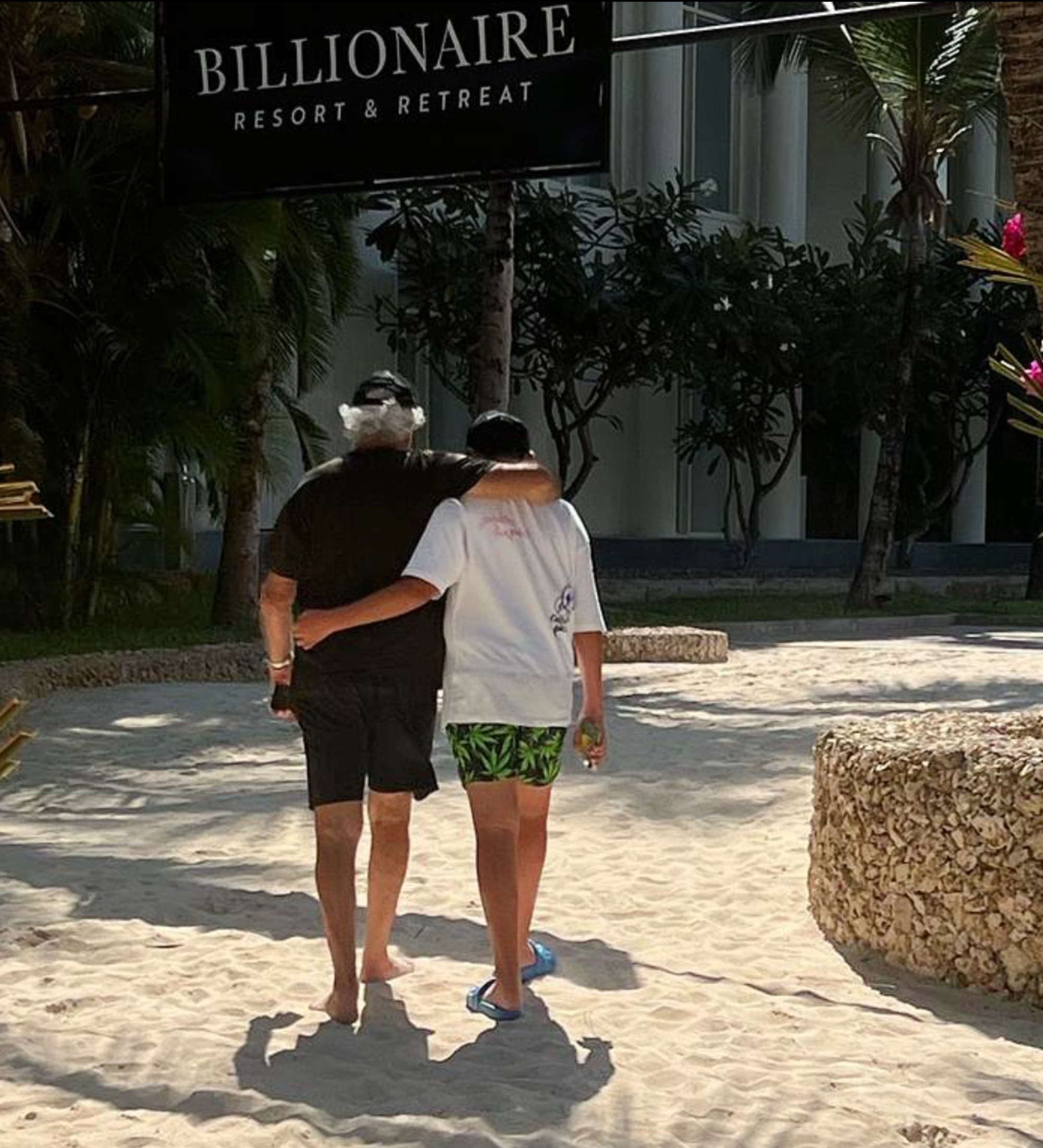 Flavio Briatore e il figlio Nathan Falco in vacanza al Billionaire Resort and Retreat