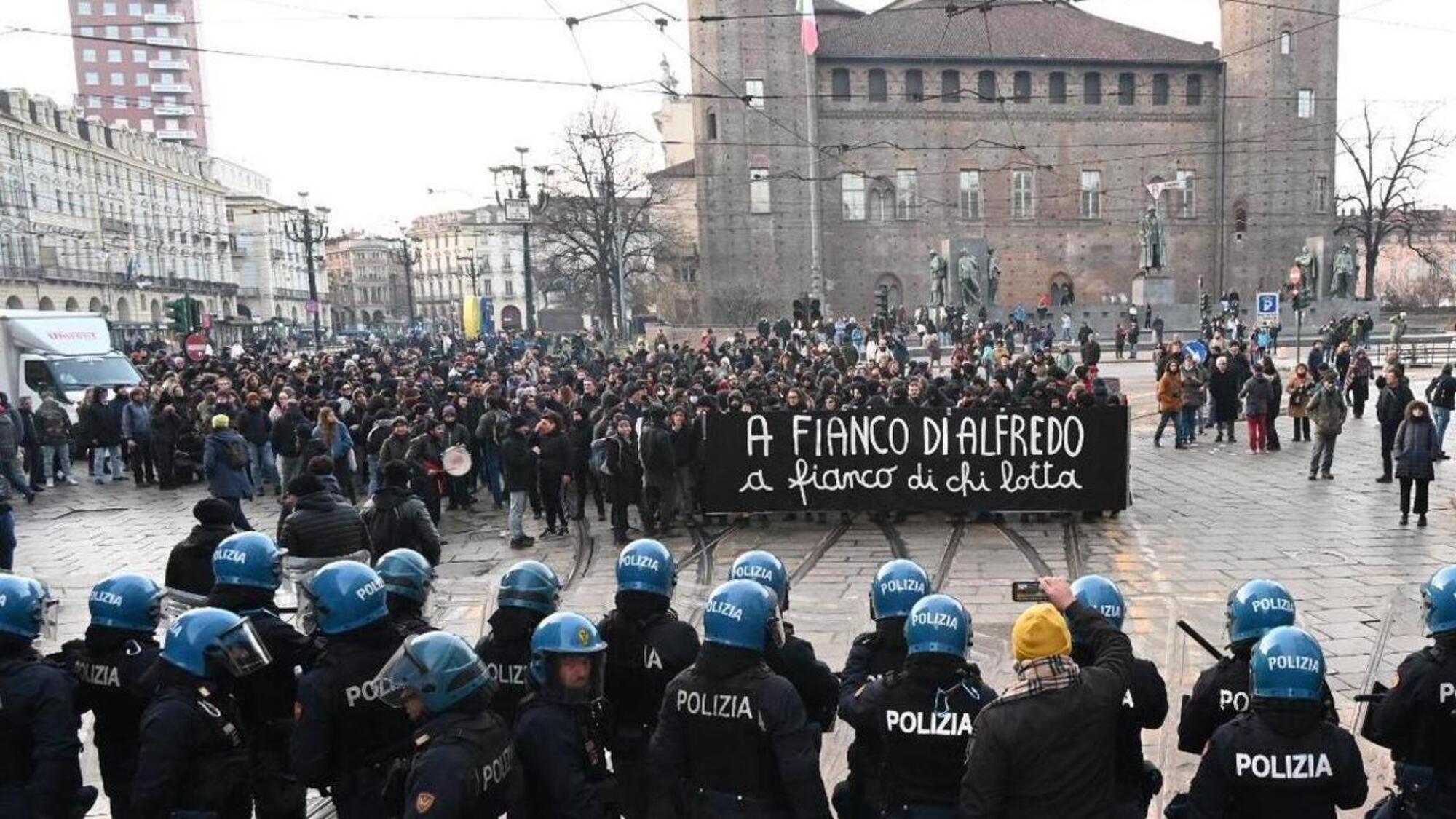 La manifestazione degli anarchici a Torino