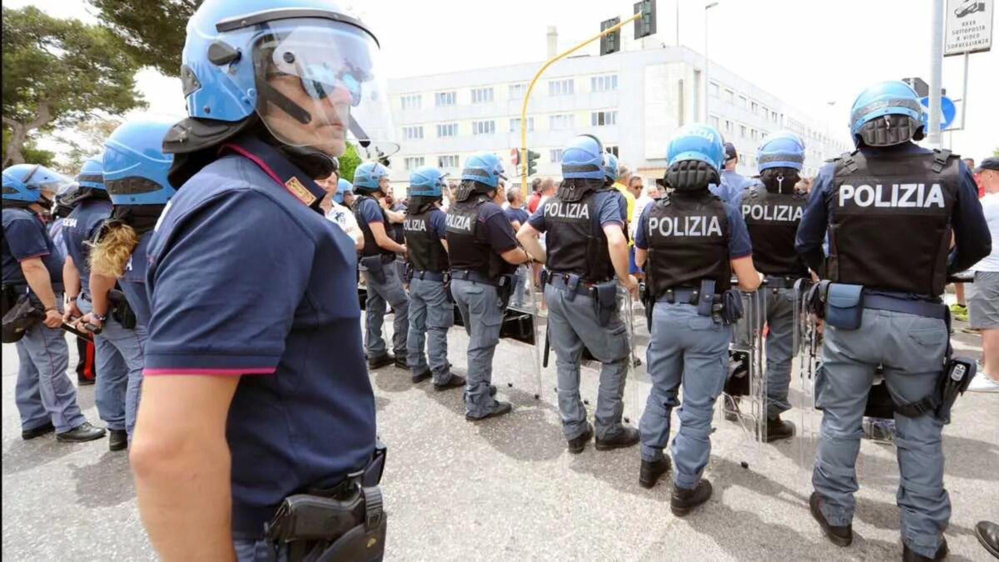 Le forze dell&#039;ordine alla manifestazione di Torino