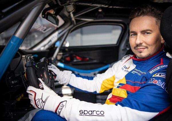 Jorge Lorenzo torna in macchina con Porsche e parte da Carlo Cracco