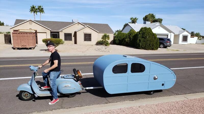 Esiste una Vespa che si porta dietro una roulotte, ed &egrave; bellissima! [VIDEO]