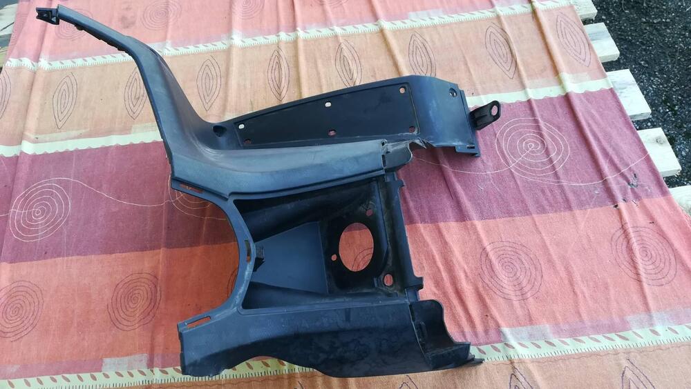 Scudo interno Kymco Downtown 125 2015-2021 81131-A (2)