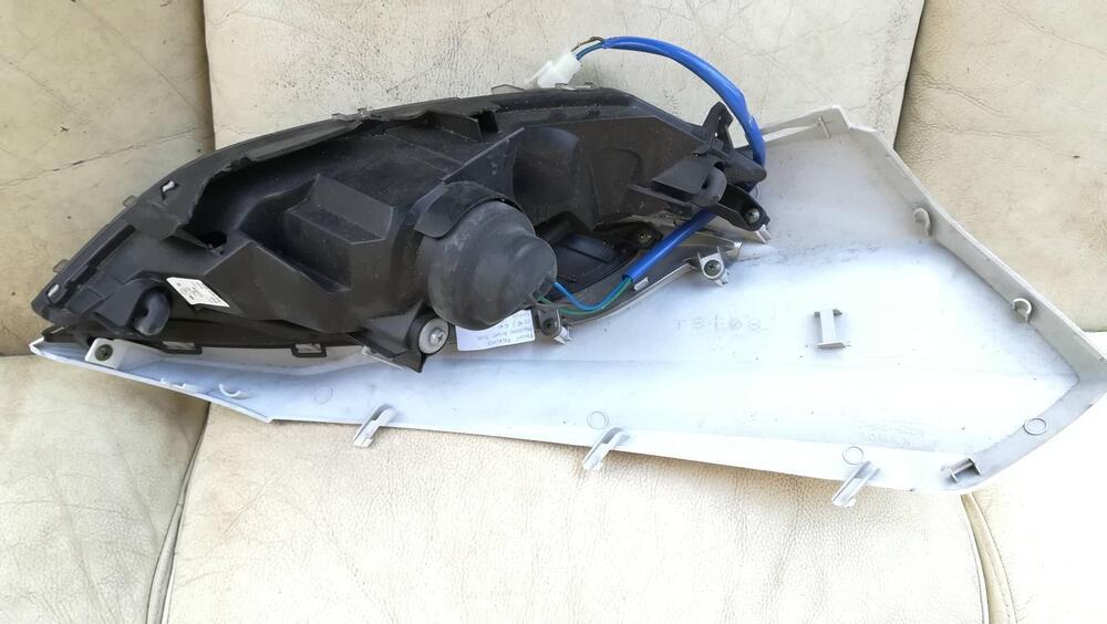 Faro fanale anteriore destro Kymco Downtown 125 / (3)