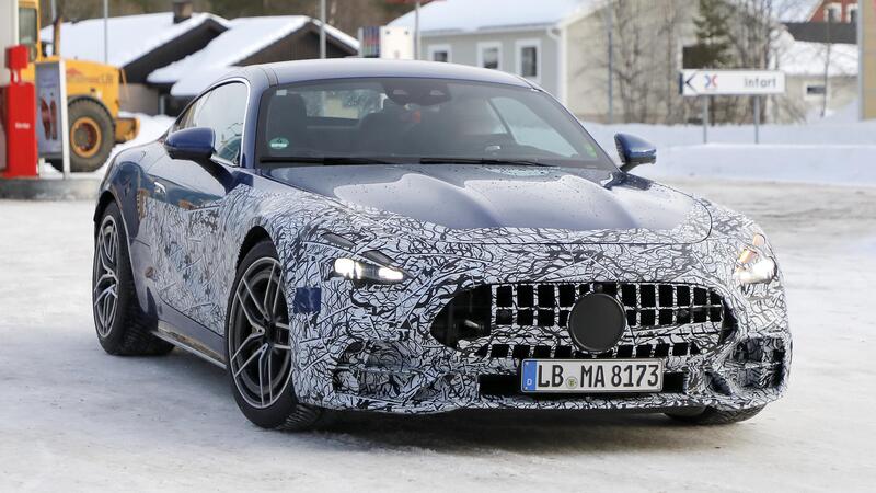 Mercedes AMG GT, il nuovo facelift rinnova la tedesca [Foto Spia]