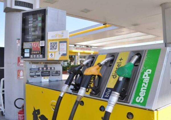 Distributori di benzina: in arrivo multe fino a 2 mila euro per la mancata esposizione dei prezzi