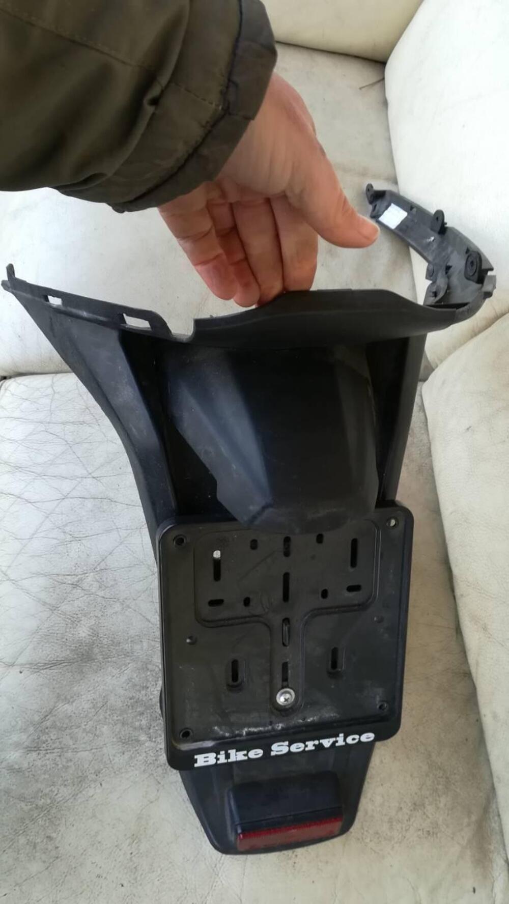 Parafango portatarga Kymco Downtown 125