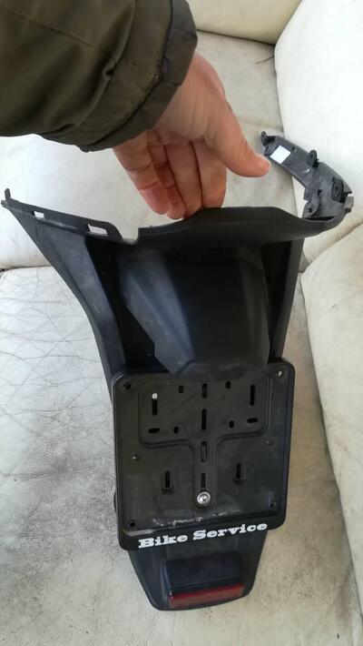 Parafango portatarga Kymco Downtown 125