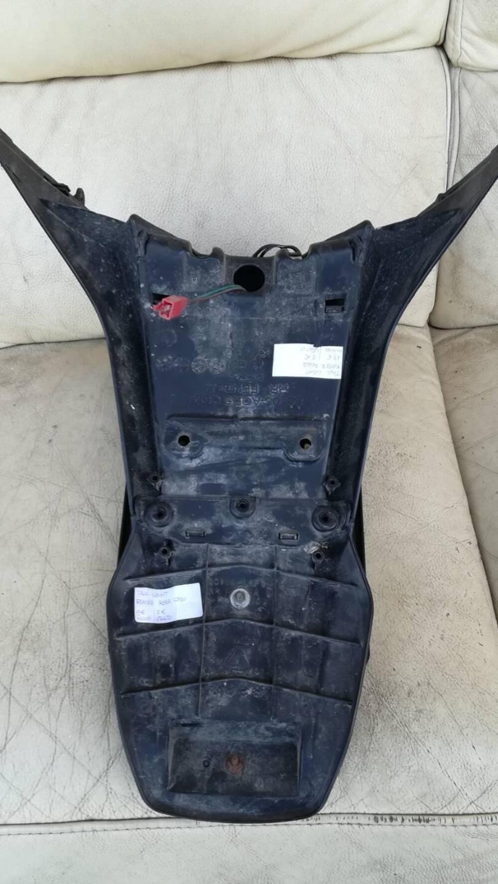 Parafango portatarga Kymco Downtown 125 (3)