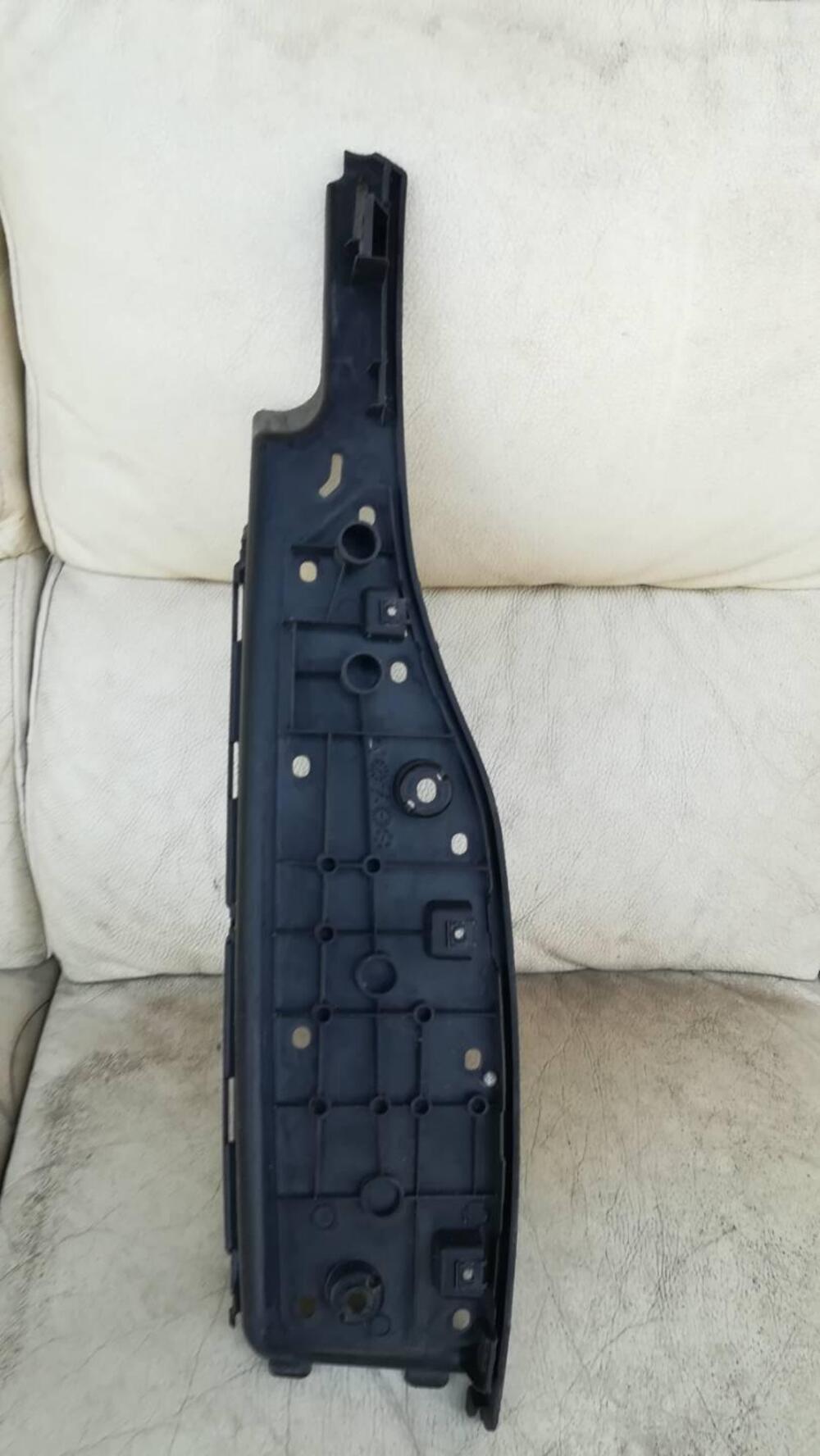 PEDANA APPOGGIA PIEDI FRONT COVER PANEL KYMCO DOWN (2)