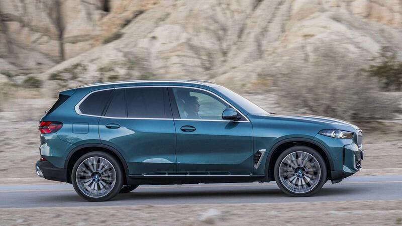 BMW X5 e X6 si mostrano nel nuovo restyling