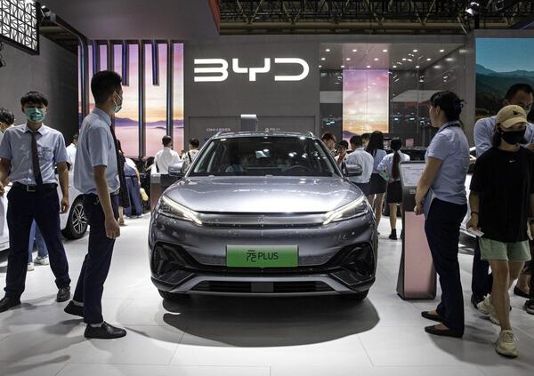 Le auto elettriche cinesi pronte a invadere i mercati: in arrivo la prima fabbrica in Europa