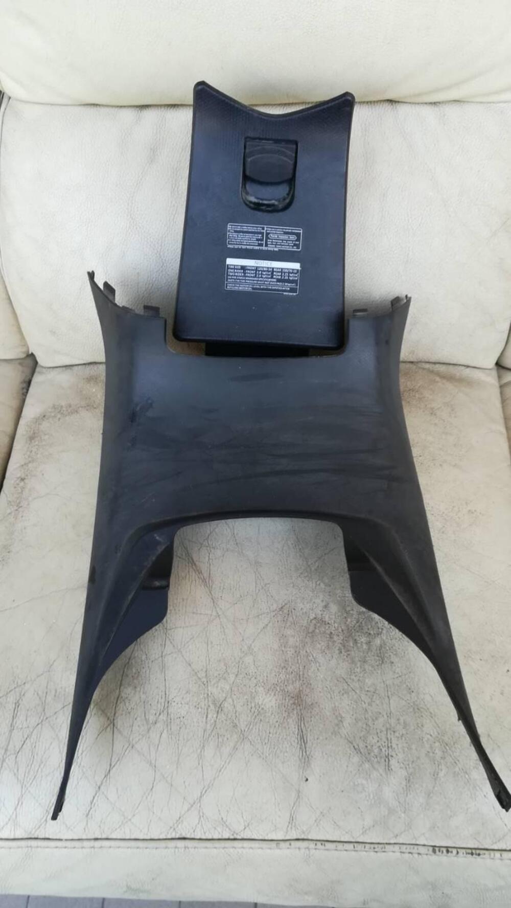 Plastica tunnel centrale Footboard center cover Ky Kymco