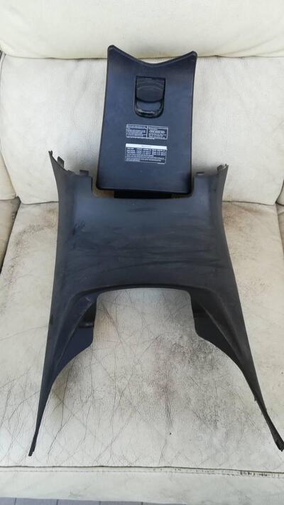 Plastica tunnel centrale Footboard center cover Ky Kymco