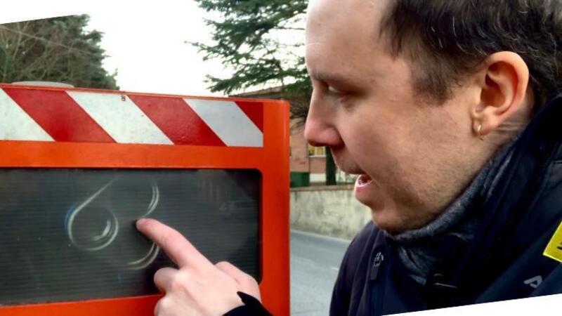 L'autovelox con il trucchetto! Sembra vero... [VIDEO]