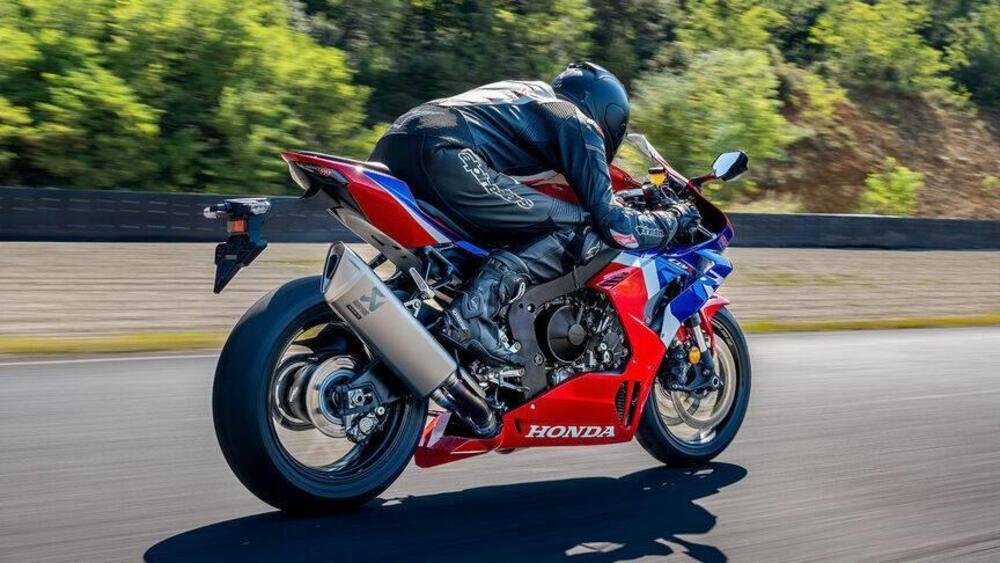 Honda CBR 1000 RR-R Fireblade (2022 - 23) (2)
