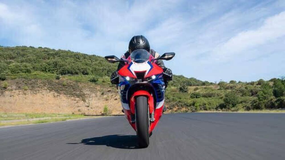 Honda CBR 1000 RR-R Fireblade (2022 - 23) (3)
